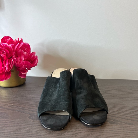 Black Slip on Block Heel - Picture 4 of 7